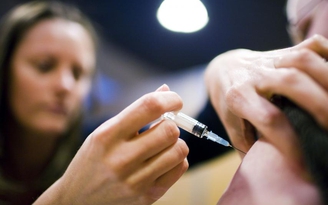 Bé trai tuổi teen cũng được tiêm phòng HPV để ngừa ung thư