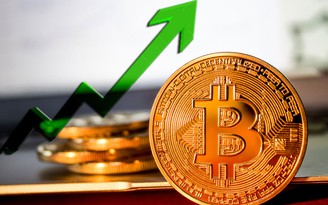 Giá Bitcoin bật tăng qua mốc 21.000 USD