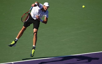 Tay vợt 'khổng lồ' Isner hạ gục Nishikori ở tứ kết Miami Open
