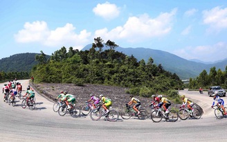 Cúp xe đạp truyền hình TP.HCM: Đèo Ngang đẹp từng centimet
