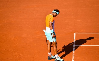 Nadal lại thua trên sân đất nện