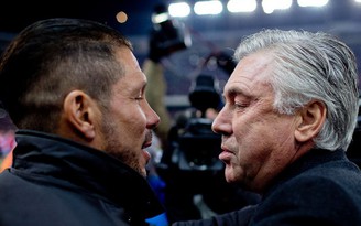 HLV Simeone nổi giận với cách hành xử của Real với Ancelotti