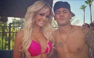 ‘Ring-girl’ người Brazil mê mẩn tiền đạo Neymar