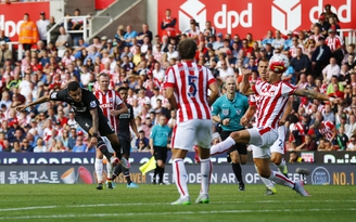 Liverpool nhọc nhằn giành 3 điểm trên sân Stoke