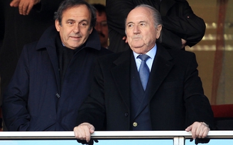 Blatter và Platini có nguy cơ bị đình chỉ chức vụ