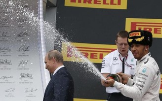 Nghi án sao F1 bắn champagne vào Tổng thống Putin