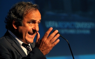Platini ‘chết chìm’ theo con tàu đắm của Blatter