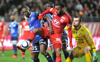 Lyon hâm nóng cuộc đua vô địch Ligue 1