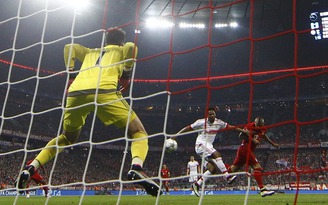 Lượt đi tứ kết Champions League: Bayern đánh bại Benfica với phong cách hiếm thấy