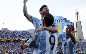 Messi tỏa sáng đưa Argentina vào bán kết Copa America Centenario