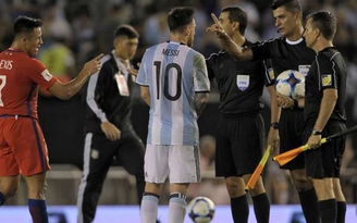 Messi có thể bị 'treo giò' trong trận gặp Bolivia vì sỉ nhục trọng tài