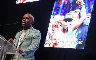 Mayweather thừa nhận McGregor là 'đối thủ khó chơi'