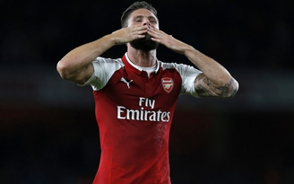 HLV Wenger tán dương Giroud sau thắng lợi nghẹt thở trận ra quân