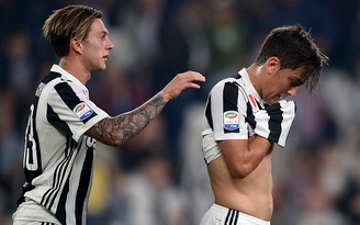 Dybala lại đá hỏng 11m, Juventus ôm hận trước Lazio