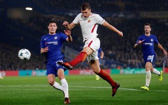 Dzeko chẳng kém gì Van Basten