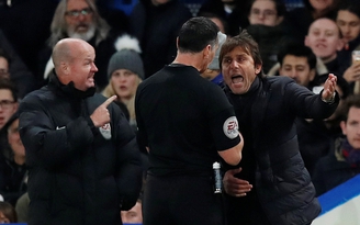 Quát vào mặt trọng tài, HLV Conte nhận án phạt nhẹ nhàng