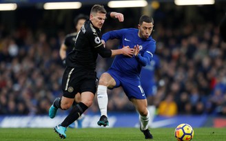 Chelsea bị 10 người của Leicester cầm chân ở Stamford Bridge