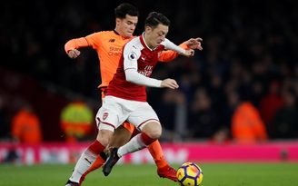Bán Sanchez là cách tốt nhất để… Arsenal giữ chặt Ozil