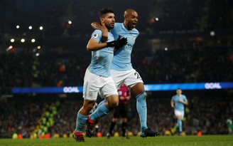 Aguero nâng bước Man City bằng cú hat-trick hoàn hảo