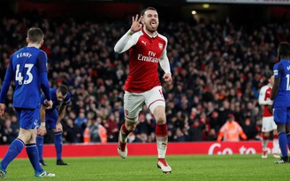 Ramsey lần đầu lập hattrick, Arsenal đè bẹp Everton