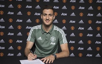 Với Mourinho, tân binh 19 tuổi Dalot là ngôi sao số 1 ở lứa tuổi 19