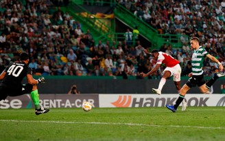 Europa League: Welbeck giúp Arsenal duy trì chuỗi trận toàn thắng