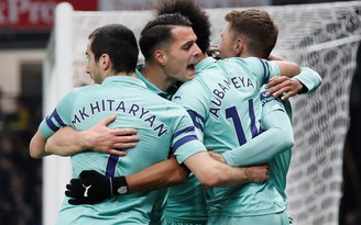 Lần đầu giữ sạch lưới trên sân khách, Arsenal trở lại top 4 Premier League