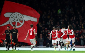 Europa League: Arsenal duy trì mạch toàn thắng, M.U vươn lên đầu bảng