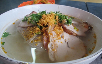 Ăn hủ tiếu... Hội An chưa? Thử đi