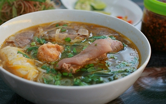 Bún bò Huế ngon ở gần chợ Nguyễn Tri Phương