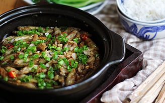 Cá bống trứng kho tóp mỡ hấp dẫn cực tốn cơm Cá bống trứng kho tóp mỡ hấp dẫn cực tốn cơm