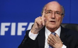 Ông Blatter nhập viện vì stress nặng