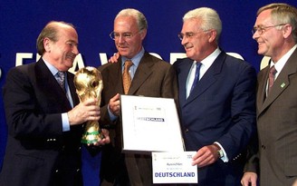 LĐBĐ Đức khởi kiện huyền thoại Beckenbauer và FIFA