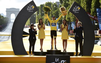 Tour de France 2018 sẽ vắng các bóng hồng và… hôn hít trên bục chiến thắng
