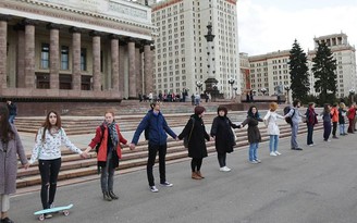 Sinh viên Moscow làm tường phản ứng Fan Zone ở World Cup 2018