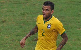 Hậu vệ Alves lỗi hẹn World Cup 2018, HLV tuyển Brazil đau đầu