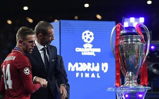 UEFA hoãn cải cách Champions League trước sự phản đối lan rộng