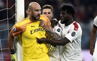Thủ môn Pepe Reina cứu AC Milan tạm thoát khủng hoảng ở Serie A