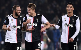 Serie A: Ronaldo mờ nhạt, Juve may nhờ có De Ligt