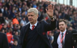 'Giáo sư' Wenger gọi điện xin việc, Bayern Munich lắc đầu