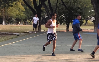 Ronaldinho ghi 5 bàn thắng trong nhà tù Paraguay