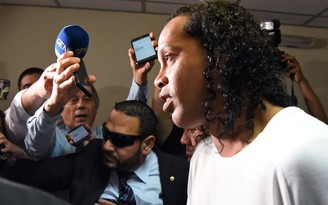 Sốc: Ronaldinho đối mặt bản án “bóc lịch” đến 10 năm trong nhà tù Paraguay