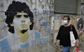 Maradona cầu xin “Bàn tay của Chúa” cứu thế giới khỏi đại dịch Covid-19