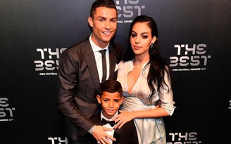 Con trai Cristiano Ronaldo bị điều tra vì lái mô tô nước trái phép
