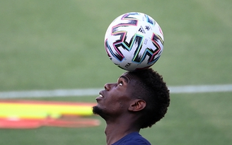 Ký hợp đồng mới với M.U, Pogba trở thành cầu thủ nhận lương cao nhất Ngoại hạng Anh