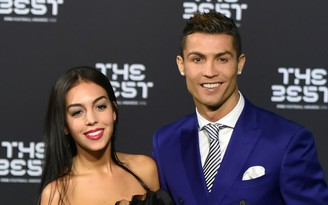 Bạn gái háo hức khi Ronaldo trở lại 'Nhà hát của những giấc mơ'