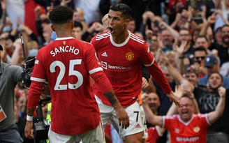 Ronaldo tỏa sáng trong ngày ra mắt M.U, bất chấp cáo buộc tấn công tình dục