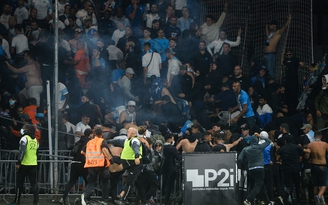 Cảnh sát Pháp bắt giữ hàng loạt CĐV liên quan vụ hỗn loạn ở Ligue 1