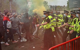 CLB M.U lo ngại CĐV tiếp tục nổi loạn xâm chiếm sân Old Trafford