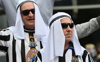 CLB Newcastle yêu cầu CĐV không mặc áo kiểu Ả Rập